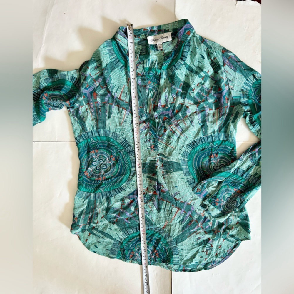 Fifteeen twenty pull on collarless pattern blouse green blue size medium - Picture 3 of 6
